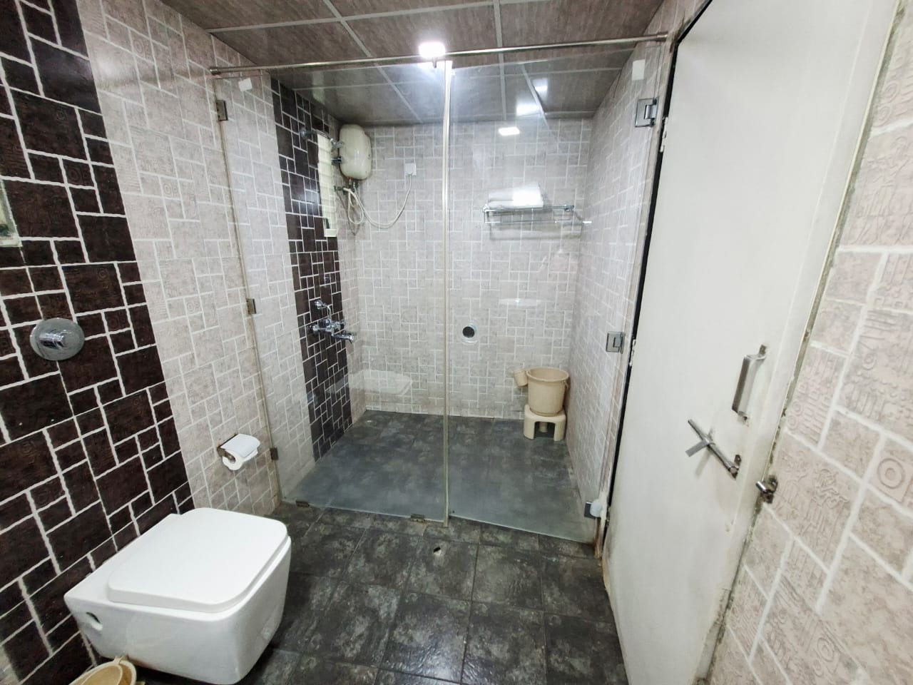 Luxurious Suite AC 8