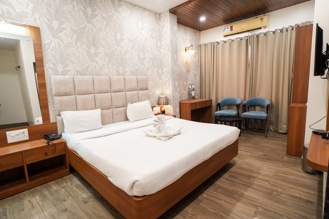 Deluxe Room AC 2