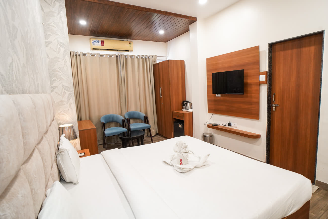 Deluxe Room AC 3