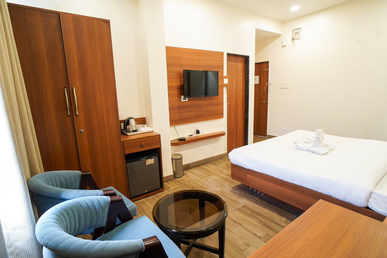 Deluxe Room AC 4