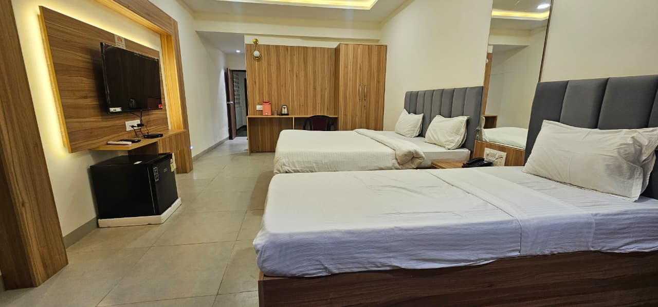 Executive Room AC (3 Beded) 3