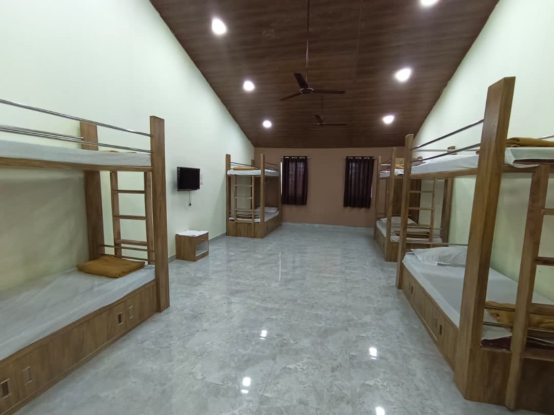 Dormitory 8 Beded Non AC (Ladies)