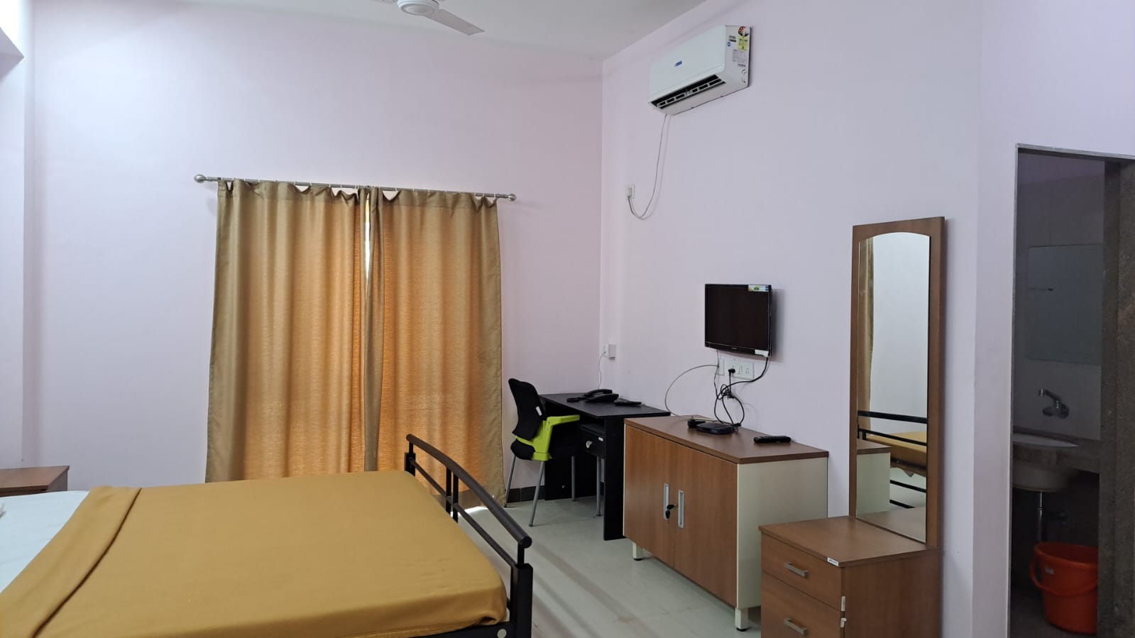 Deluxe Room (AC)