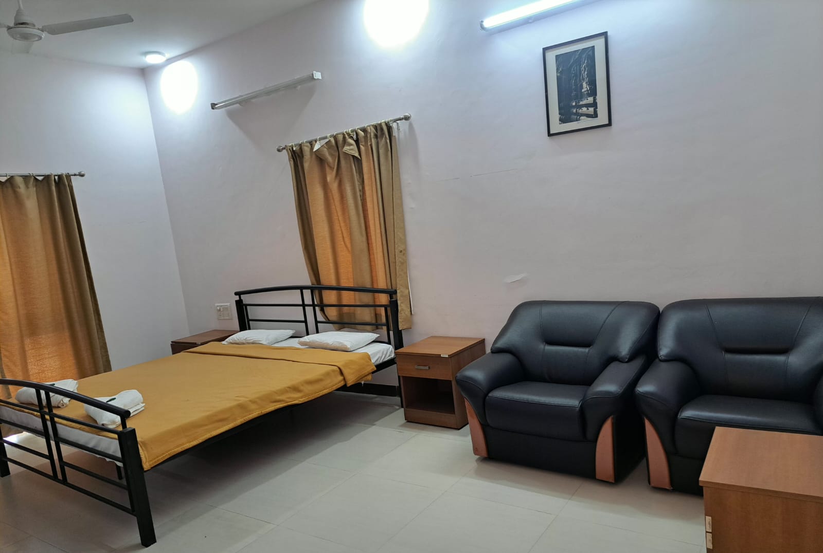 Deluxe Room (Non AC)