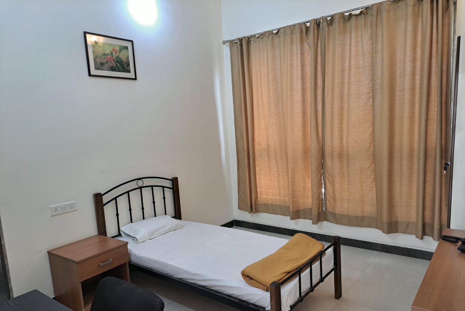 Single Bed (Non AC)